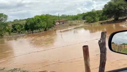 Download Video: Moradores ficam ilhados após rio transbordar com chuvas na zona rural de Cachoeira dos Índios