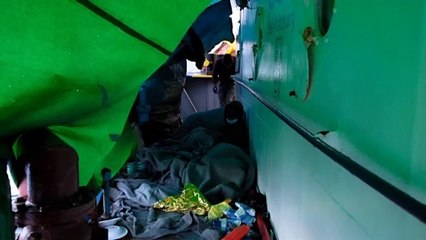 Migranti: sbarcati a Pozzallo i 440 della Sea Watch 3