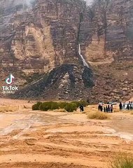 جمالية وادي رم تكتمل مع تساقط الأمطار وتشكل الشلالات السبت