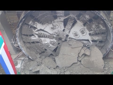 مدبولي ووزير النقل يشهدان حفل وصول ماكينة الحفر العملاقة محطة ماسبيرو