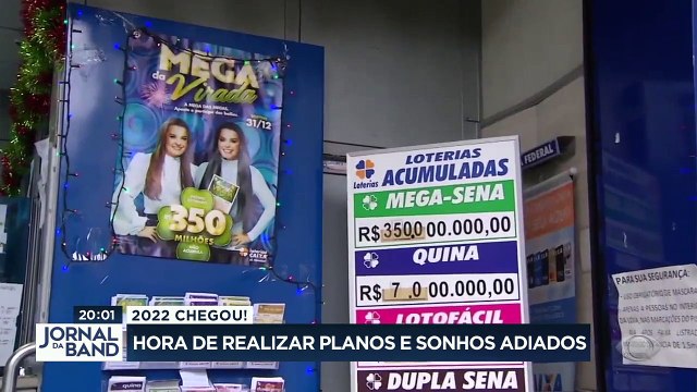 De um lado, catorze pessoas que fizeram um bolão. De outro, um ganhador apenas. E assim foi o sorteio dos dois bilhetes que acertaram a mega sena da virada.