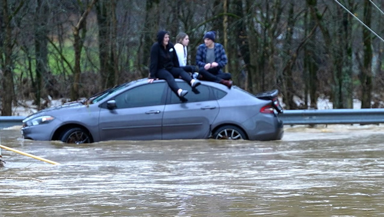 Heavy rain prompts water rescues in Southeast