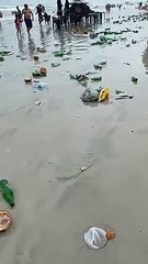 Praia ou lixao??!! (E  há, ainda, quem acuse o Agro??!!)