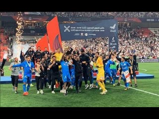 لحظة تتويج الزمالك كأس السوبر.. وشيكابالا يرقص مع اللاعبين عقب الفوز