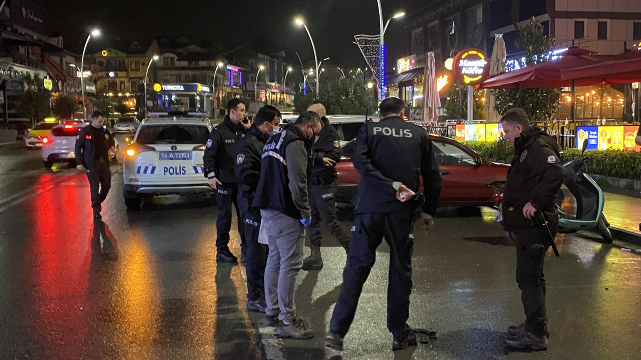 Husumetli iki grubun kavgasında silahlar konuştu
