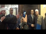 وسط دهشة جمال وعلاء.. مواطنون يلتقطون سيلفي مع نجلي مبارك في عزاء والدهما