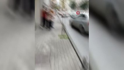 Son dakika 3. sayfa: İstanbul'da durak çalışanına "Taksi niye yok" dayağı: Yaşlı adamı yerde tekmeleyip porselen dişlerini kırdı