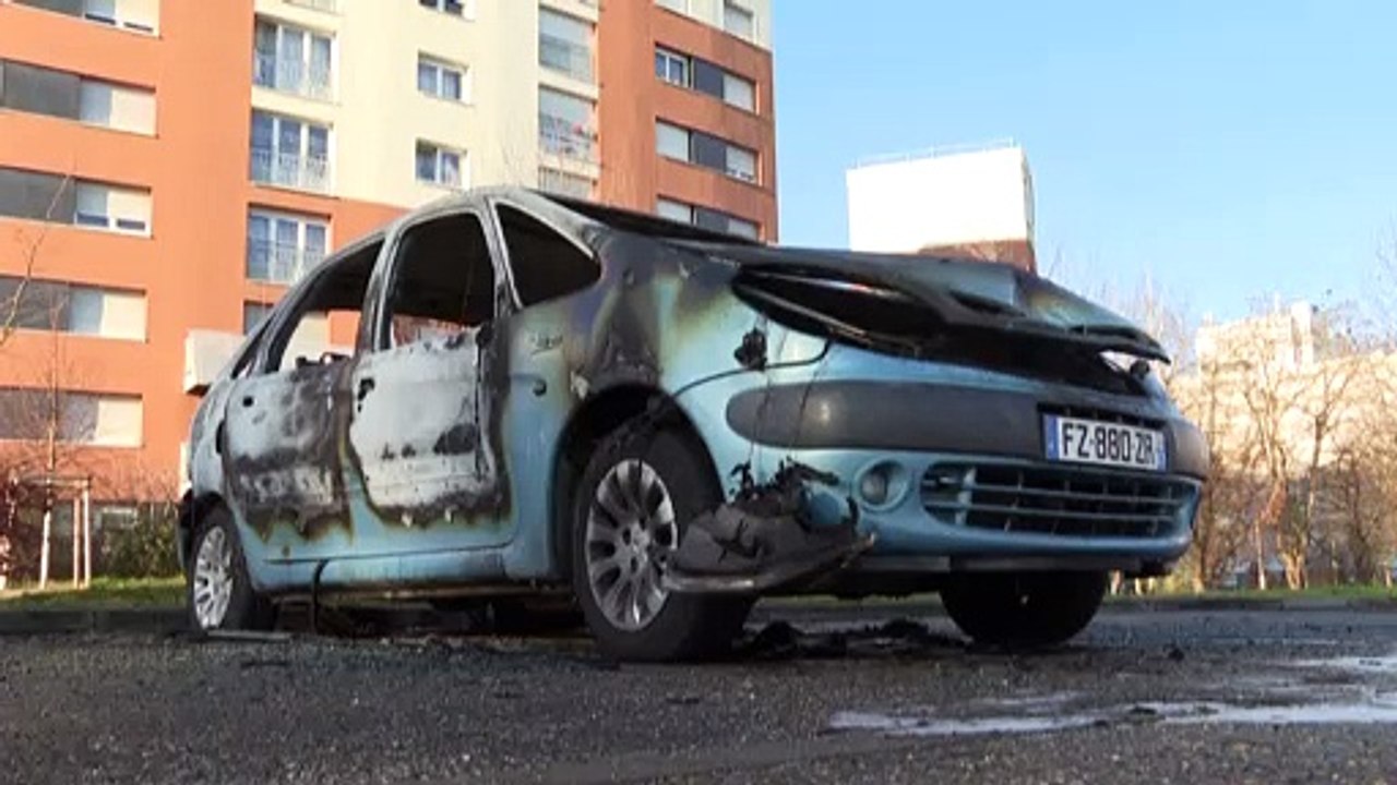 Neujahrs-Ritual in Frankreich: 874 Autos durch Brandstiftung zerstört