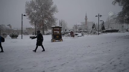Kar nedeniyle 68 köy yolu ulaşıma kapandı