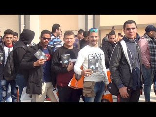 طوابير الشباب بمعرض الكتاب لتوقيع كتاب نادر فودة لأحمد يونس