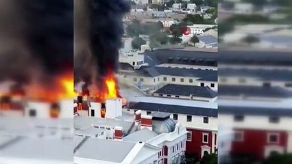 Ülkede panik: Parlamentoda yangın çıktı