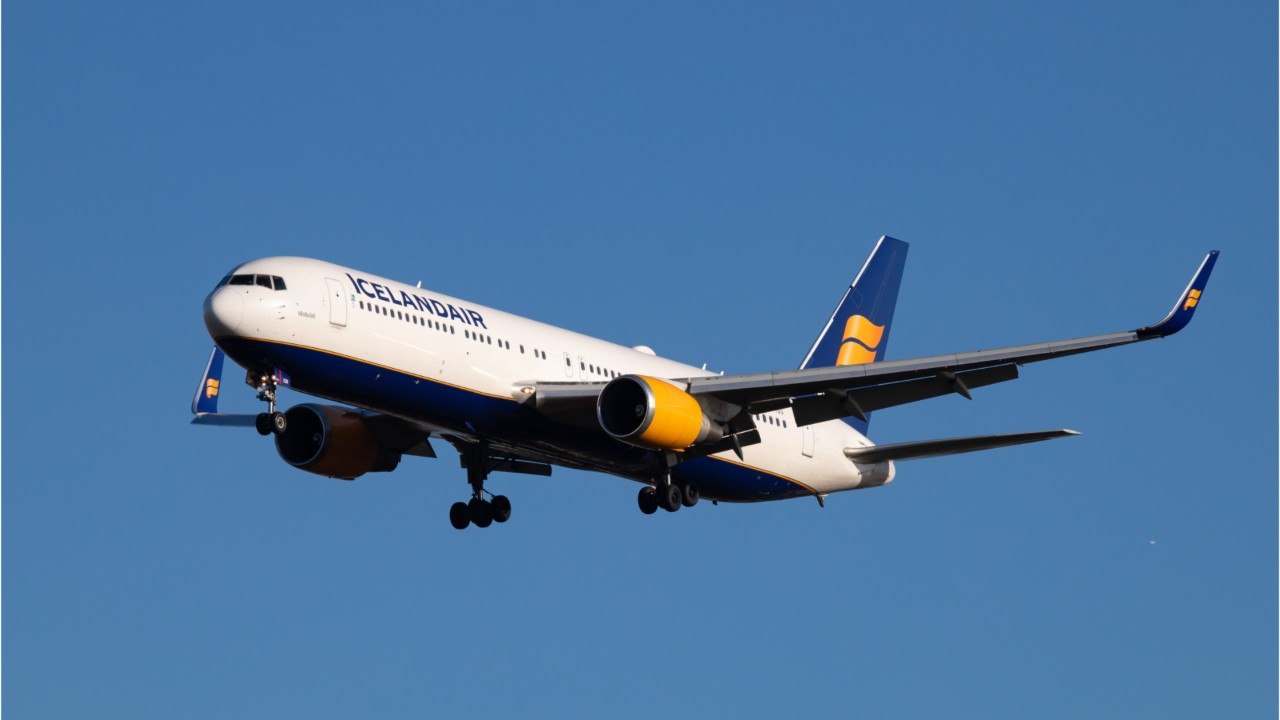 Positive au Covid-19, elle s'enferme cinq heures dans les toilettes de l'avion