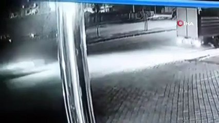 Ağrı’da ticari araç tıra arkadan çarptı: 1 ölü, 1 yaralı