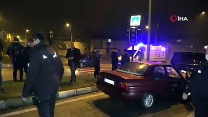 Bursa'da korkutan kaza! Işıkta bekleyen VIP minibüse çarptı