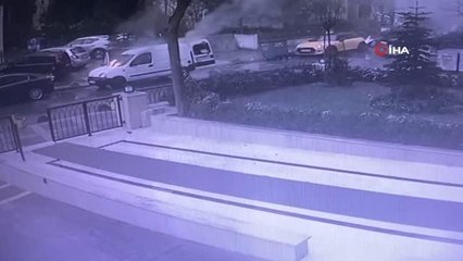 Son dakika haberleri... Kadıköy'de alev topuna dönen araç kamerada