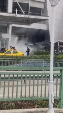 YANGIN SÖNDÜRME TÜPÜ DEVRİLDİ, KAFEDE PANİK YAŞANDI