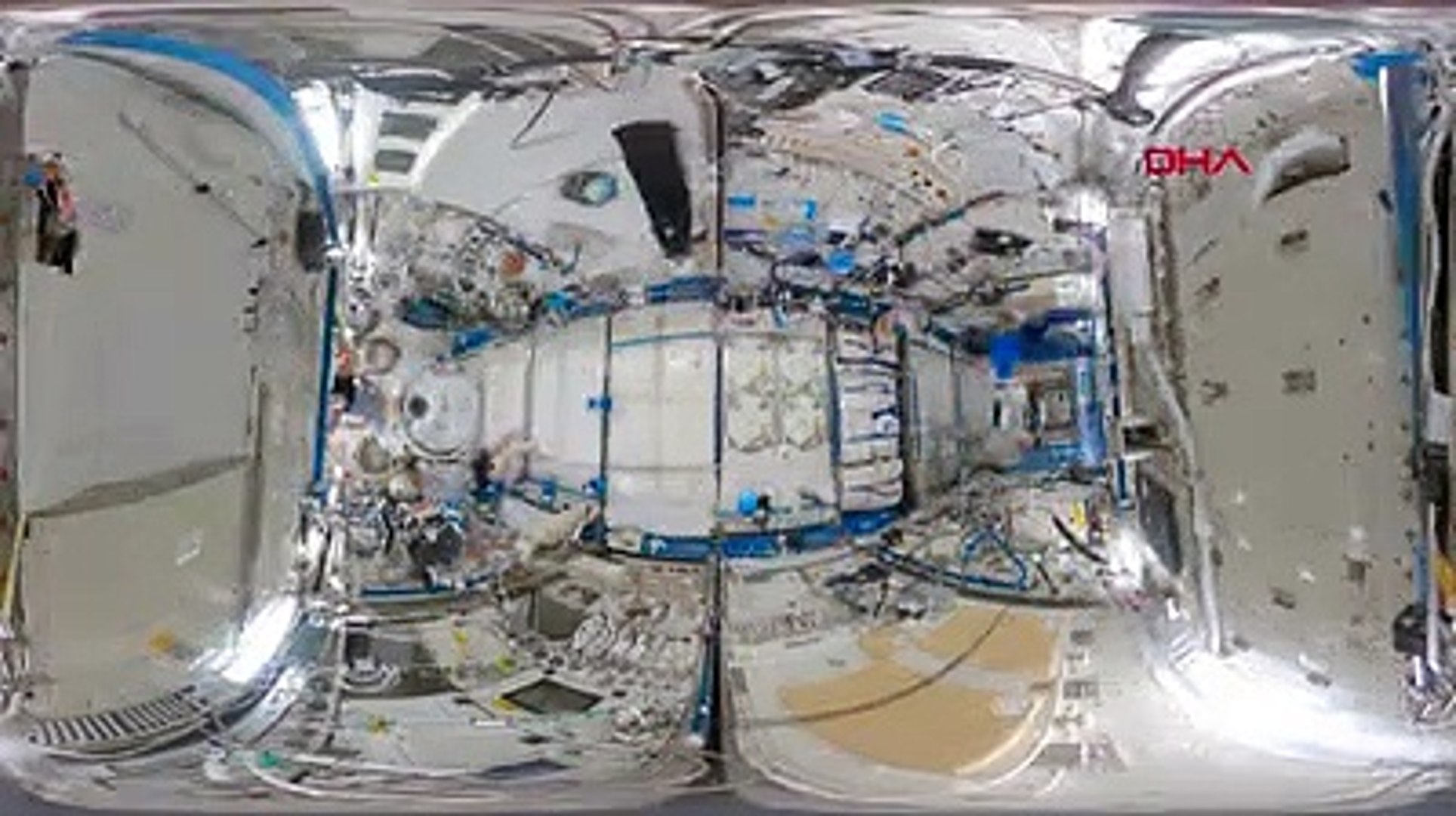 Uzayda badminton oynadılar