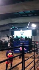 Un clown de rodéo va prendre son envol...