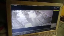 पीपीई किट पहने बदमाशों ने बेकरी की दुकान में लगाई सेंध