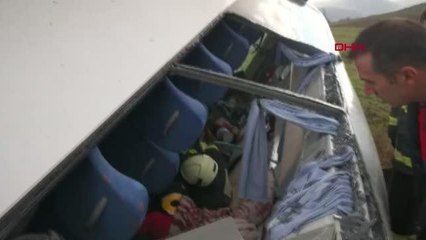 Son dakika haber... SPOR Amasya'da güreşçileri taşıyan midibüs devrildi: 1 ölü, 15 yaralı