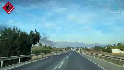 Vídeo del incendio en una empresa de neumáticos de Aspe