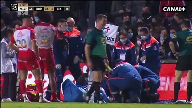 Incident cet après midi lors du match de rugby de Top 14 entre l’UBB et Biarritz : Un cadreur de Canal+ fauché par les joueurs repart sur une civière