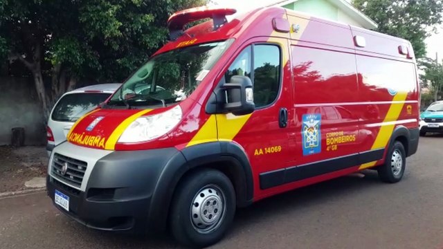 Homem é socorrido pelo Siate após cair do telhado de casa no Bairro Cascavel Velho