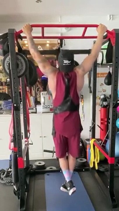 —Gear from @bodyengineers —Happy Thursday ! —Salut la famille, j’espère que vous allez bien? Voici mon entraînement HiiT de ce jeudi après-midi. « When you think it’s too late, the truth is, it’s still early. «  —SAVE This Full HiiT Training