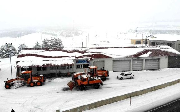 Erzincan'da kar ve tipiden 86 köy, 34 mezra yolu ulaşıma kapandı