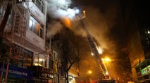 Fatih’te, 5 katlı otelde çıkan yangında 10 kişi dumandan etkilendi