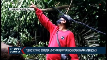 Tebing Longsor Tutupi Badan Jalan  di Duda Timur