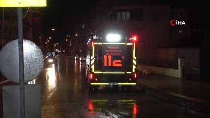 Elektrik direğinde kısa devre sonucu çıkan kıvılcımlar ekipleri alarma geçirdi