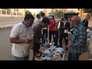 أهالي أسوان يهدون مستشفى العزل وجبات إفطار