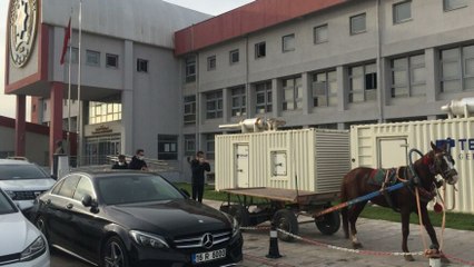 At arabası emniyetin önüne çekildi, baba oğul tutuklandı