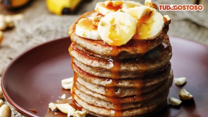 Panqueca americana de banana e canela