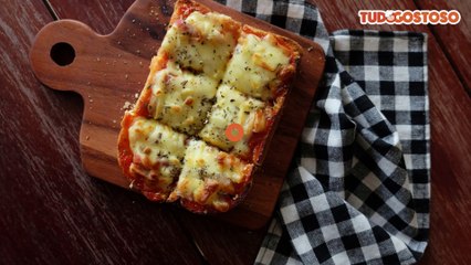 Pizza de tabuleiro com pão de forma