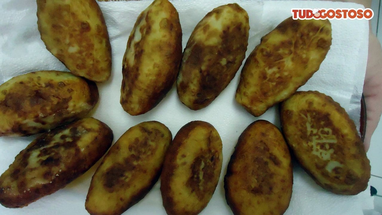 Bolinho de batata recheado com carne moída