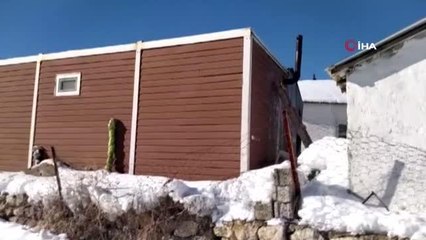 Yalnız yaşadığı konteynerin içinde yanarak öldü