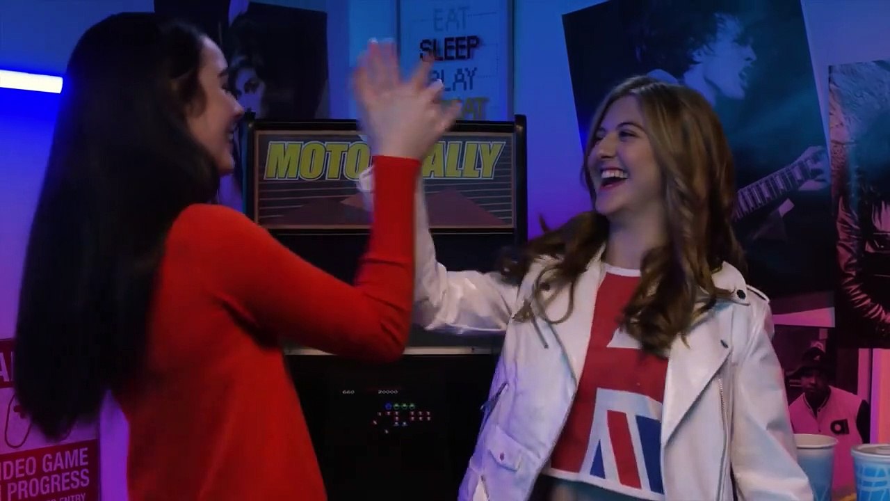 Chicken Girls Saison 3 - Chicken Girls - Bande Annonce (EN)