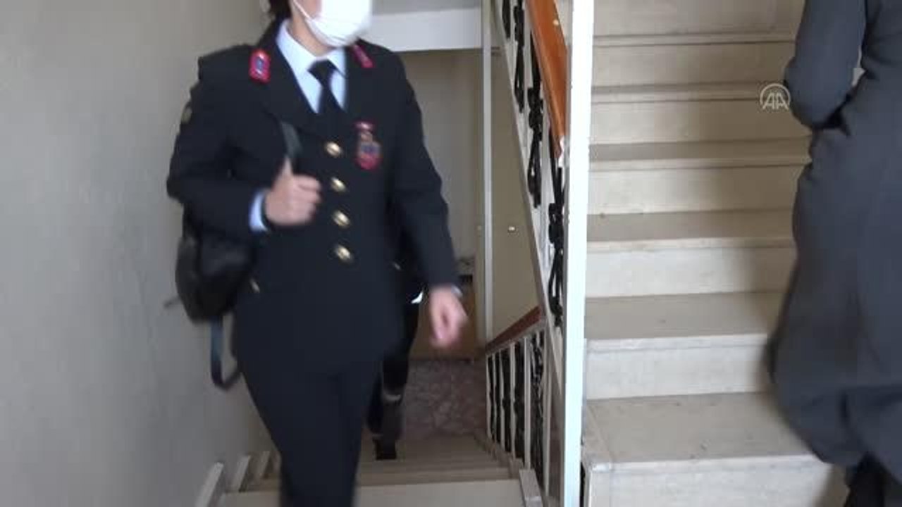 Erciş ilçesinde güvenlik güçleri ve sosyologlar, KADES'i anlattı