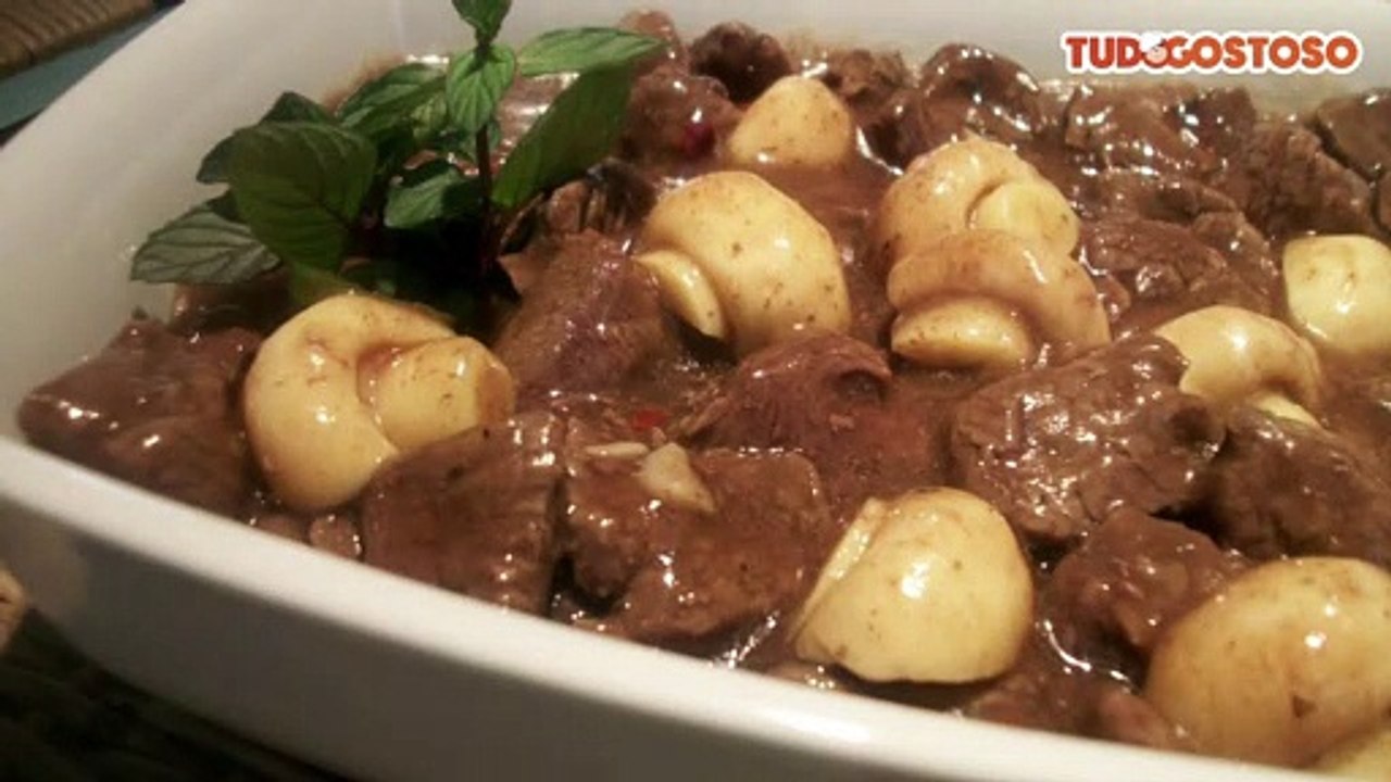 Filé mignon ao molho madeira e champignon