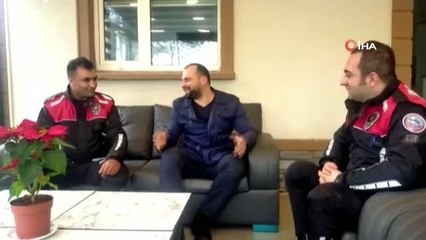 Son dakika haber | Hamile eşini hastaneye götürürken trafiğe takıldı, imdadına polis yetişti