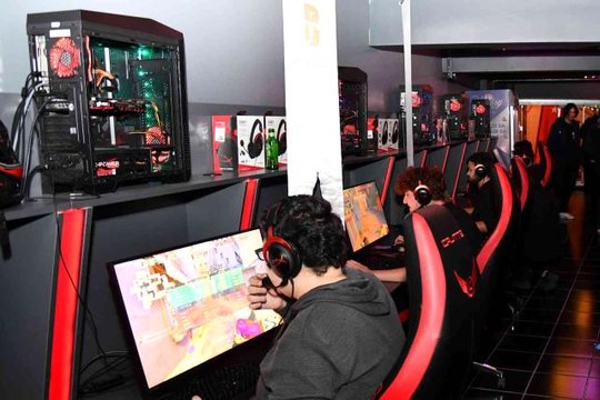 Büyükşehir Belediyesi, espor karşılaşmalarına ev sahipliği yaptı