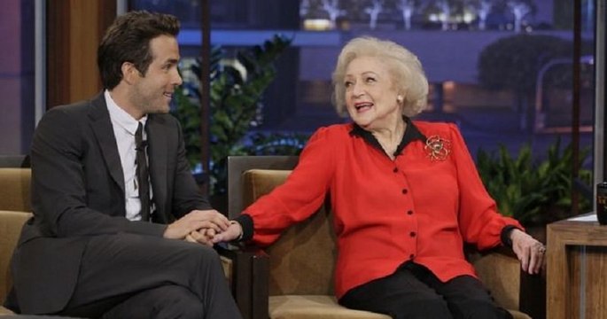 Ryan Reynolds, Viola Davis, Halle Berry : pluie d'hommages pour Betty White, l'icône décédée à 99 ans