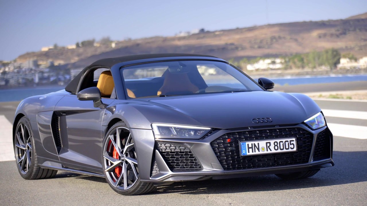 Audi R8 Spyder V10 performance RWD Exterior Design in Daytona Gray