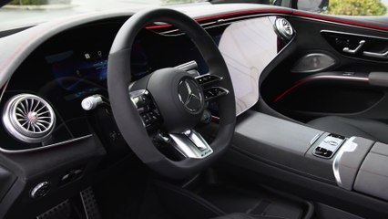 Mercedes-AMG EQS 53 4MATIC+ Interior Design in Hyazinth red
