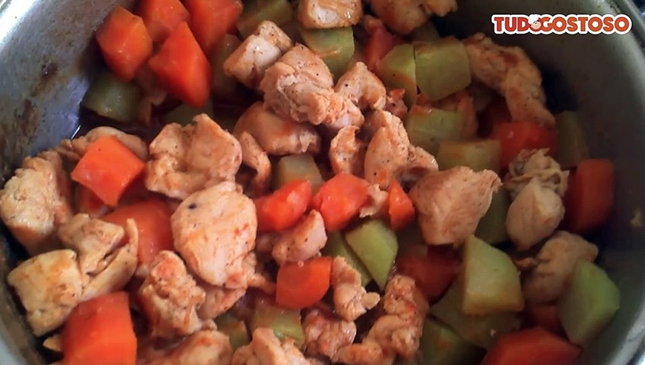 Frango ensopado com legumes