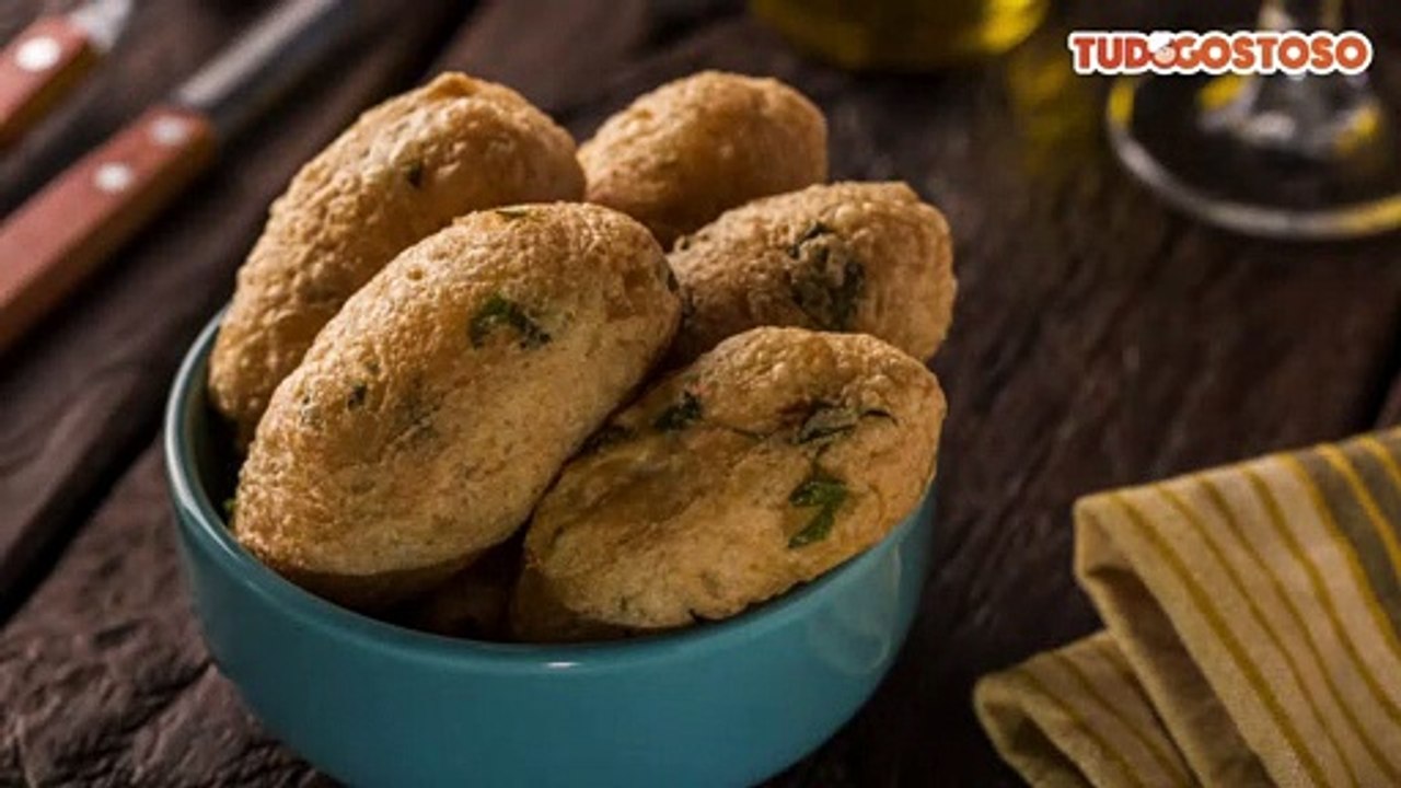 Bolinho de mandioca recheado de carne moída