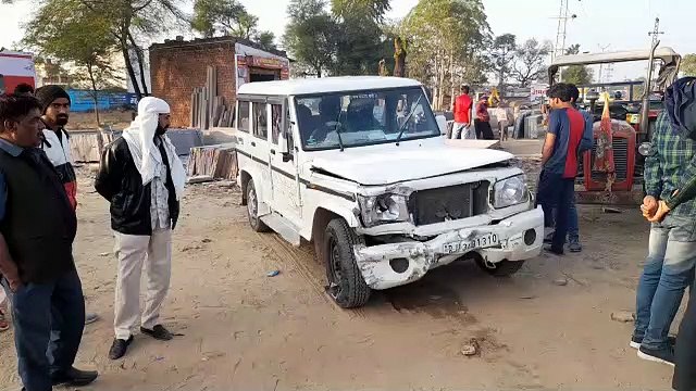 शराबी जीप चालक कई वाहनों को मारी टक्कर, एक बाइक सवार गंभीर घायल
