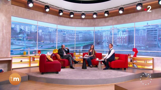 La gêne de Kad Merad, interviewé par sa compagne, Julia Vignali, dans Télématin